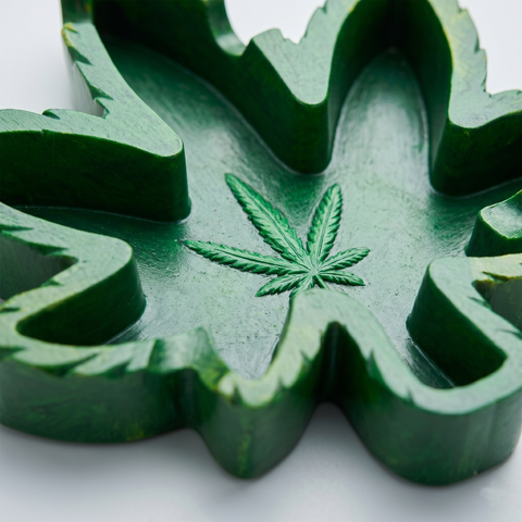 Green Leaf Ashtray – Leaf-Shaped Decorative Ash Tray