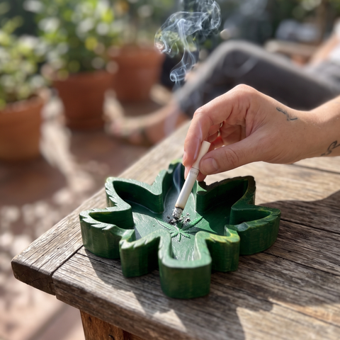 Green Leaf Ashtray – Leaf-Shaped Decorative Ash Tray